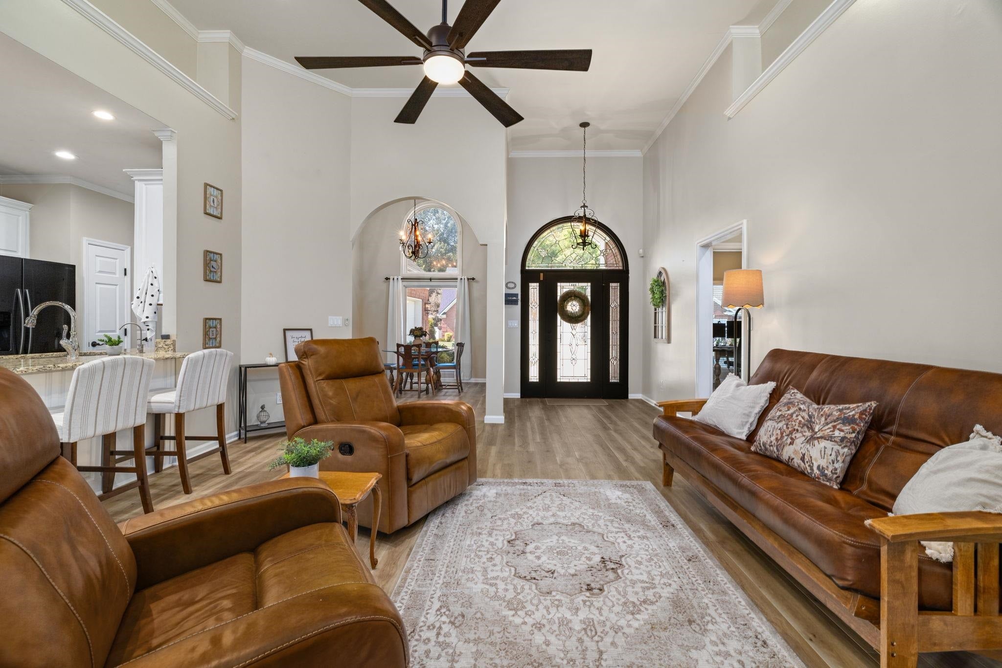 233 Jordan Ln - Photo 2