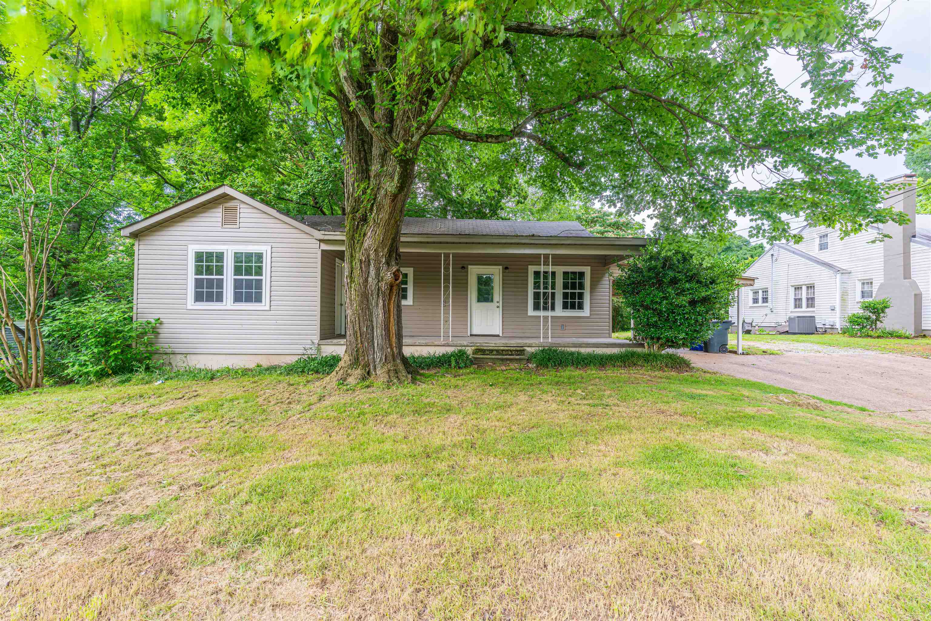Photo 1 of 24 — 2232 N Wood Ave, Florence, AL 35630