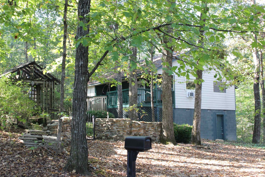 Photo of 331 Co Rd 847, Cullman, AL 35053 (MLS # 531828)
