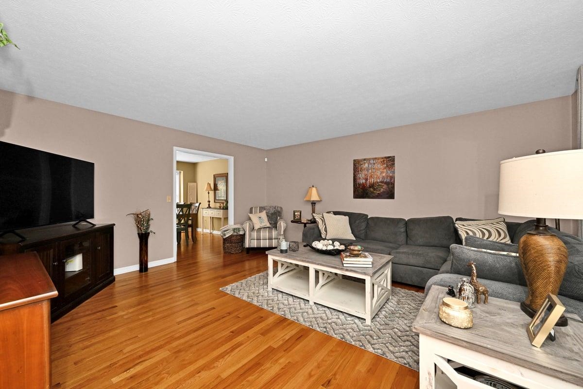 1410 Angie Dr NW