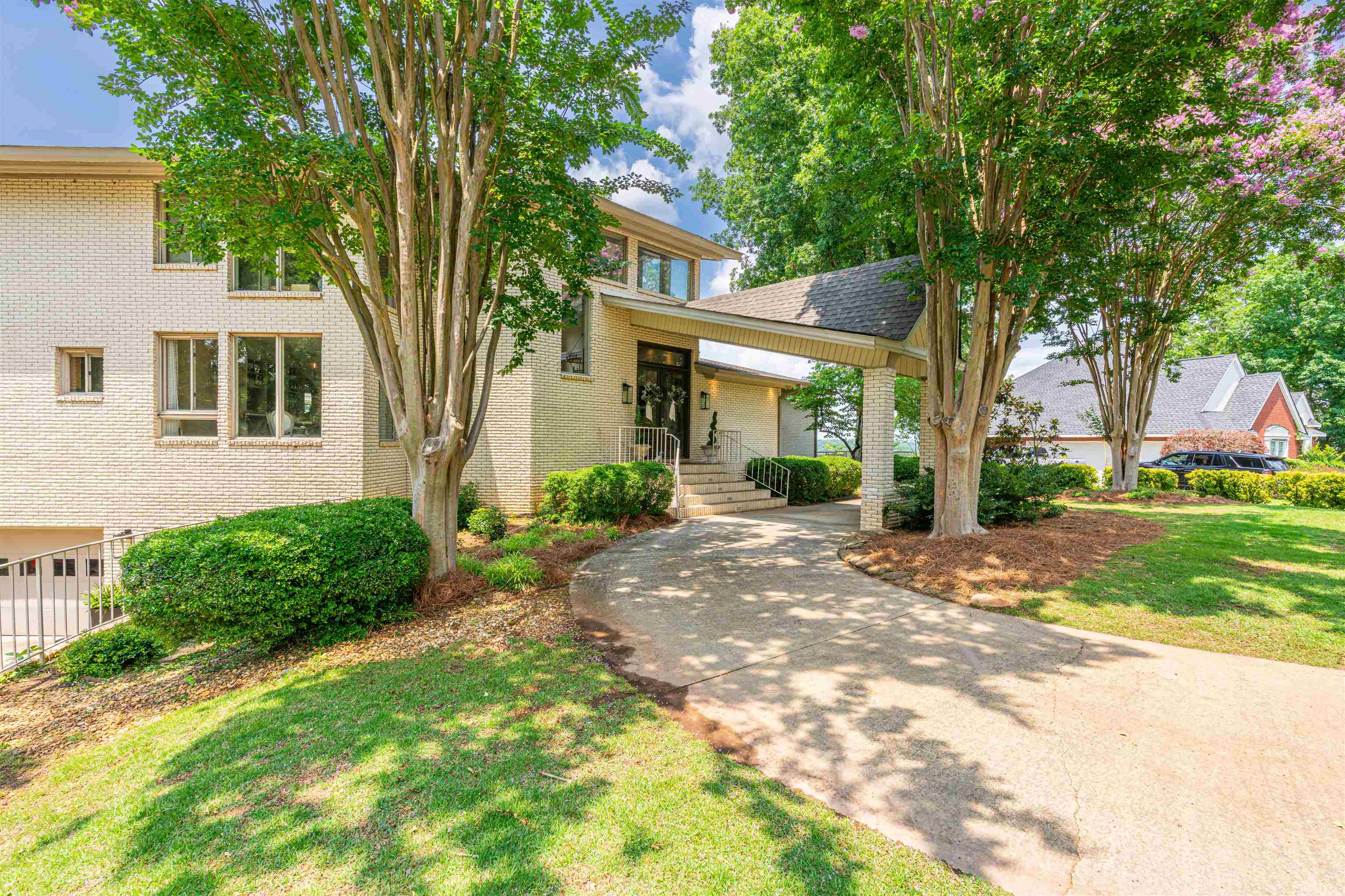 110 Holland Dr