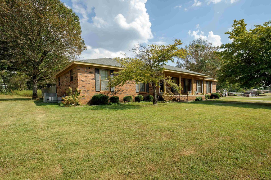 Photo of 280 Southland Dr, Florence, AL 35633 (MLS # 531509)