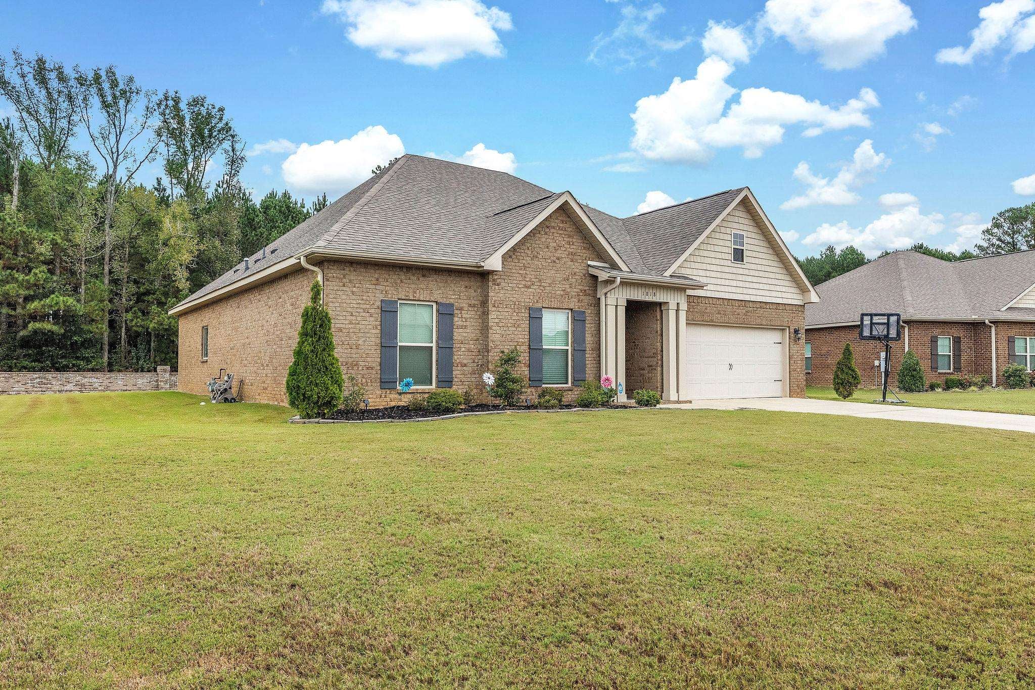 1818 Magnolia Ln