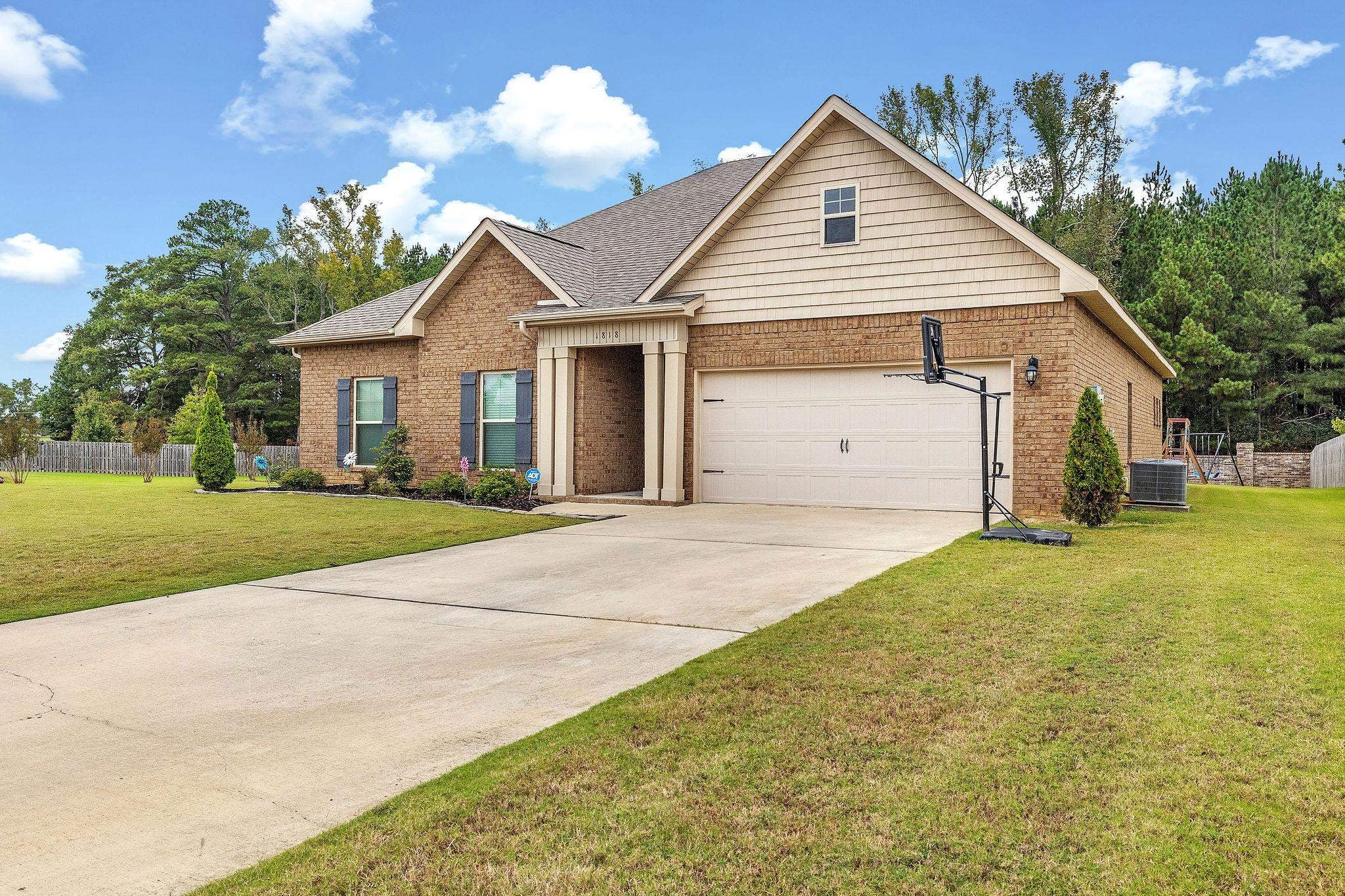 1818 Magnolia Ln