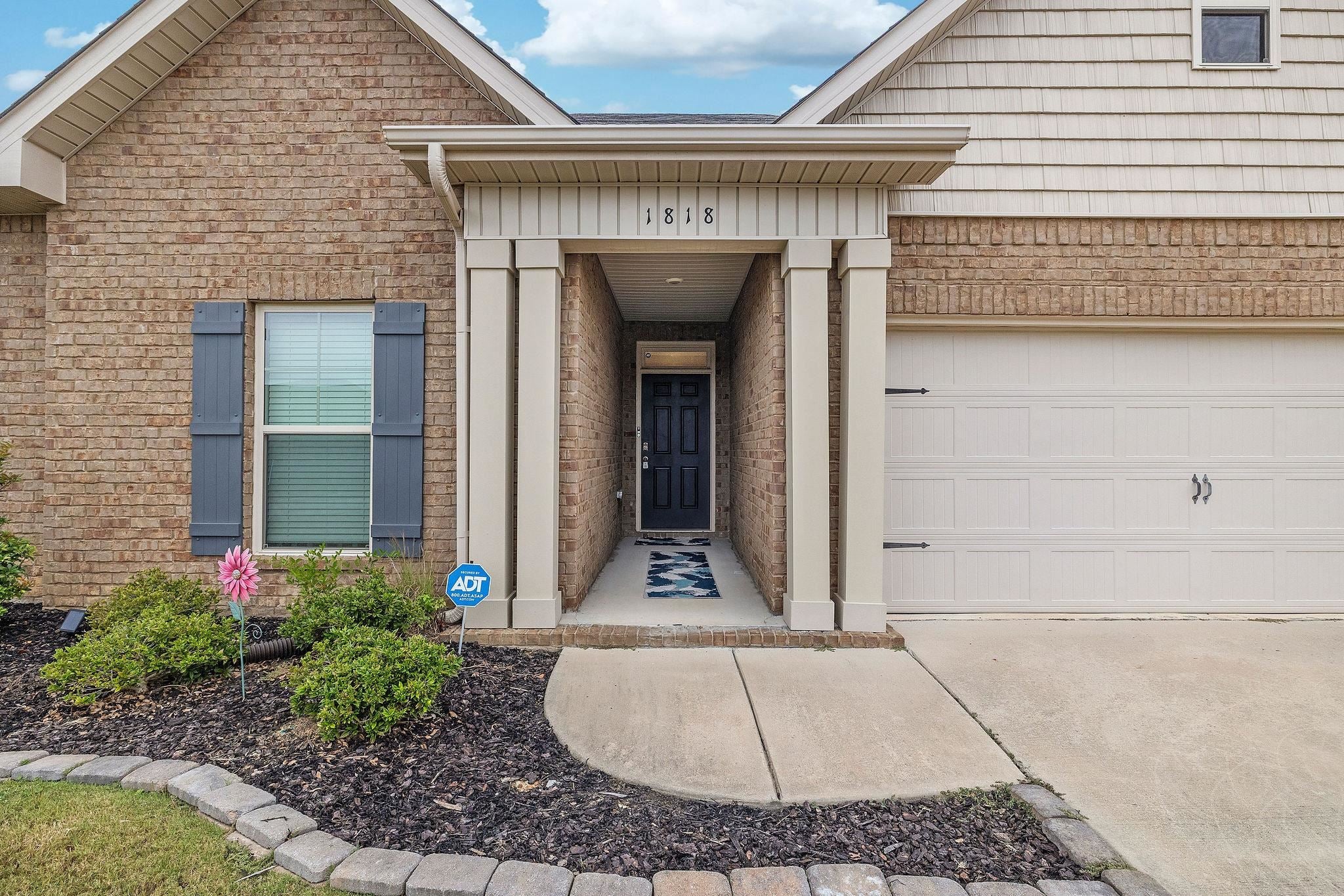 1818 Magnolia Ln