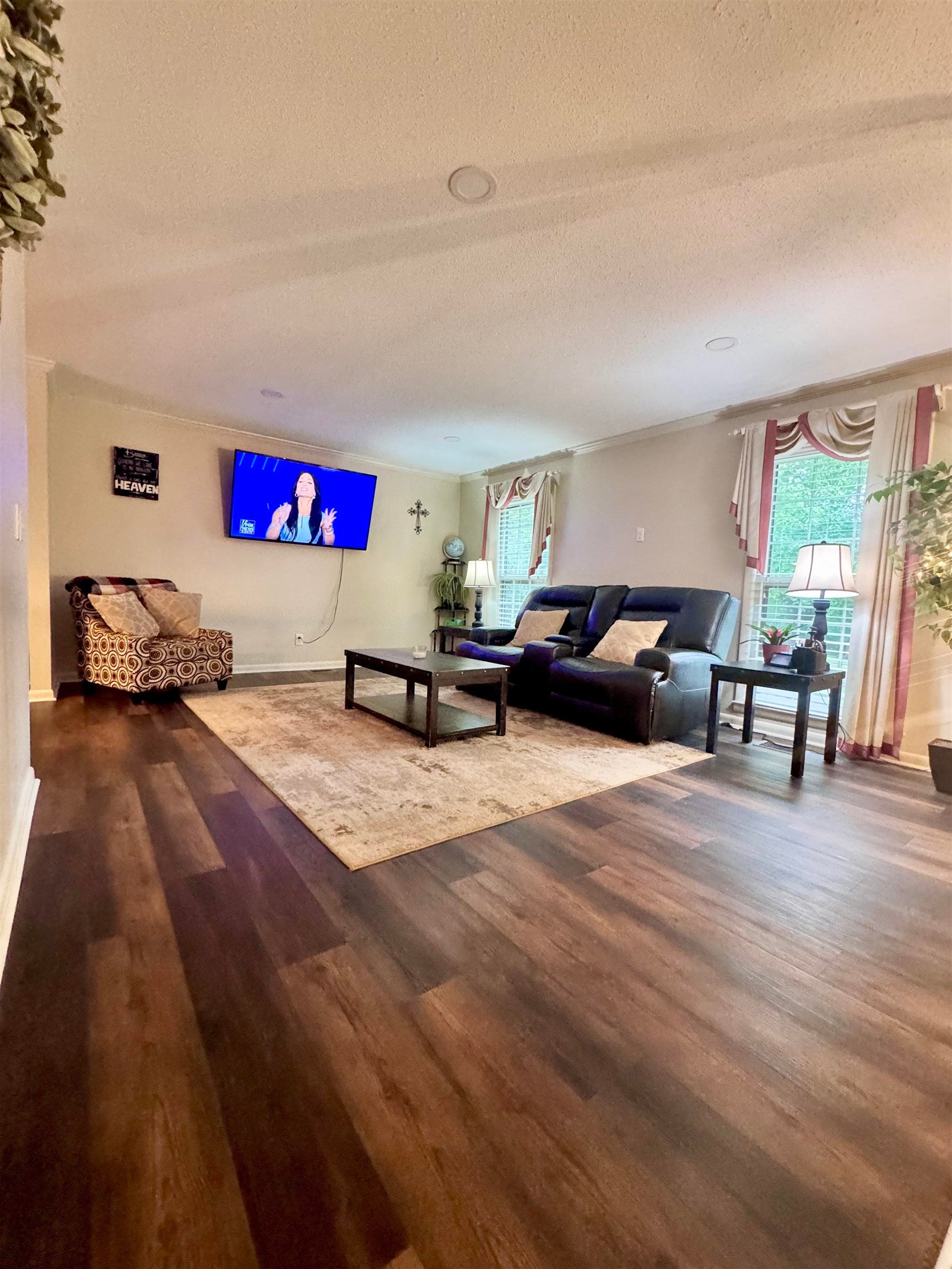 910 Brentwood Dr