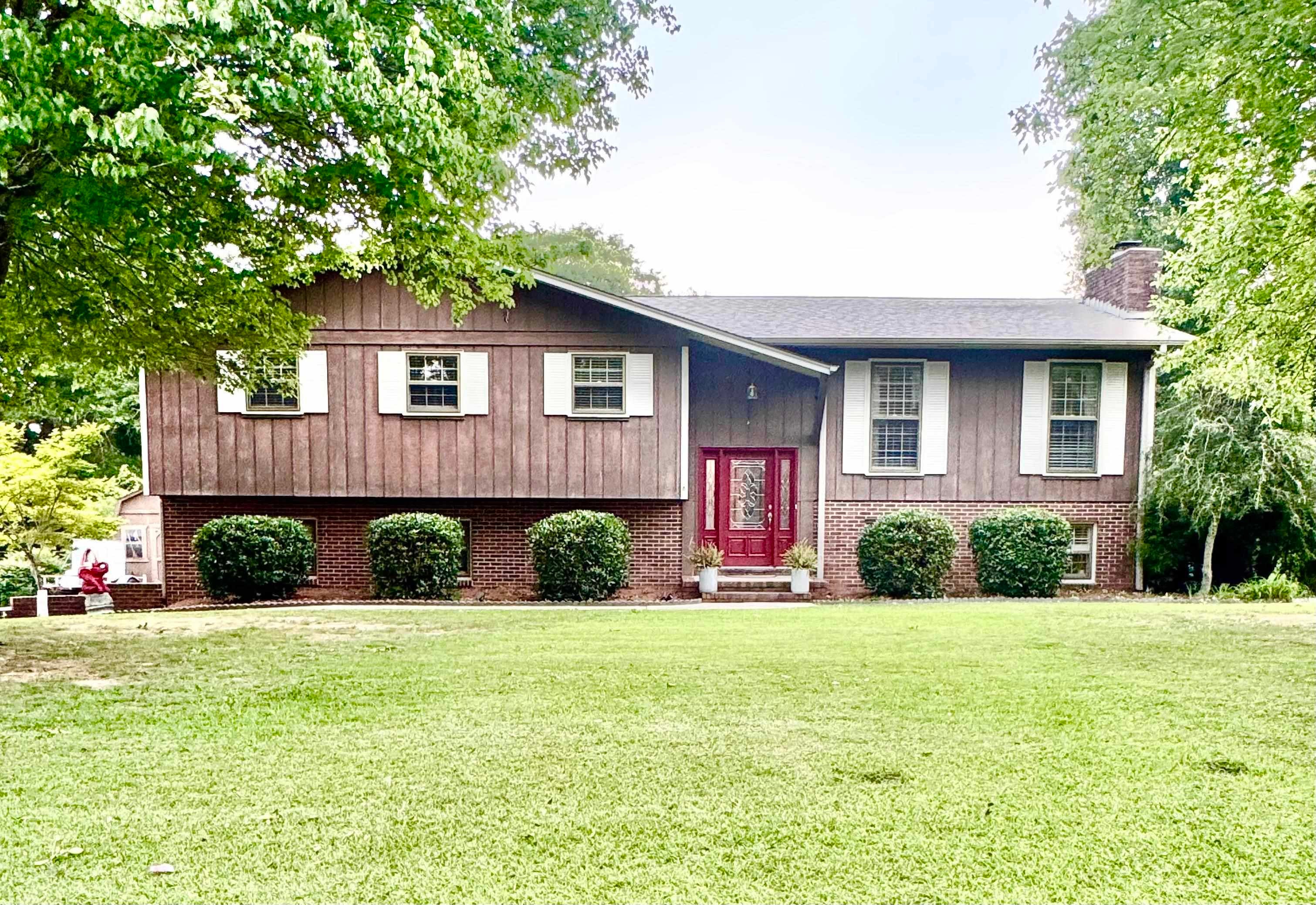 910 Brentwood Dr