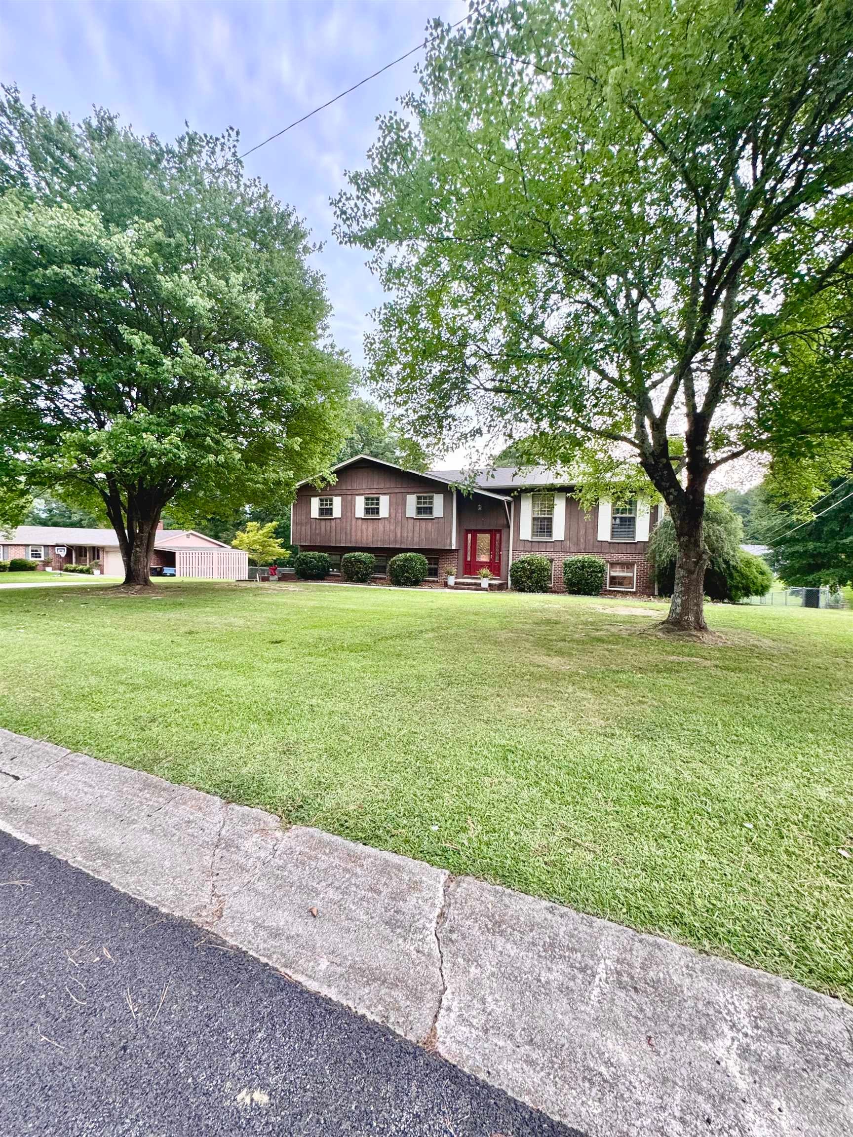 910 Brentwood Dr