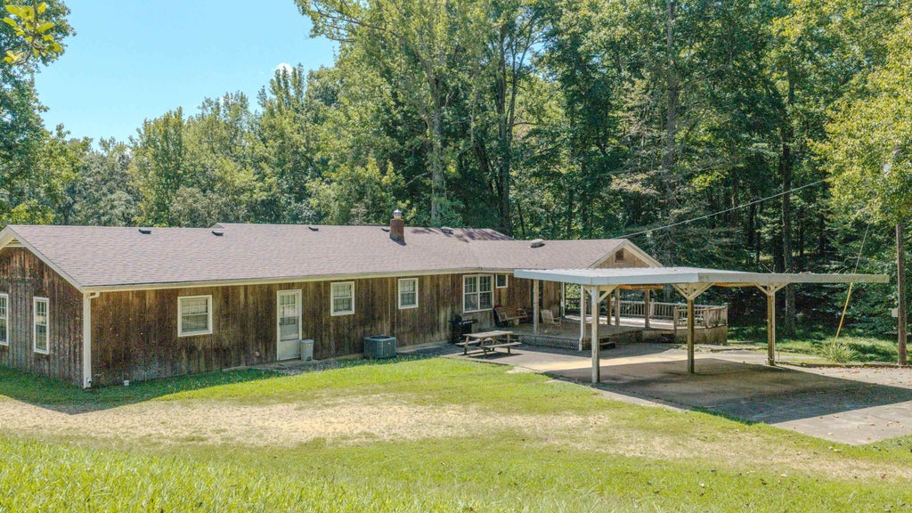Photo of 483 Co Rd 65, Killen, AL 35645 (MLS # 530161)