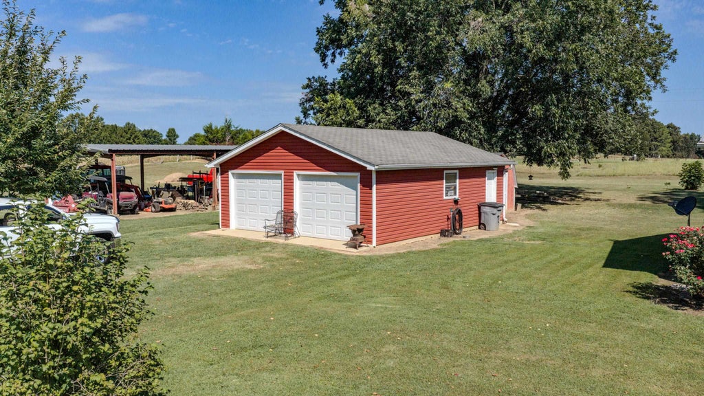 Photo of 120 Hightower Rd, Florence, AL 35633 (MLS # 531244)