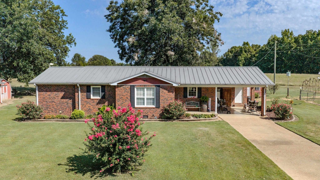 Photo of 120 Hightower Rd, Florence, AL 35633 (MLS # 531244)