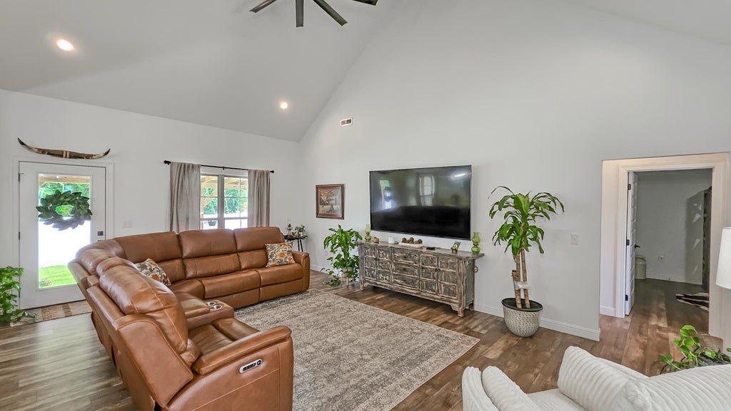 Photo of 350 Rolling Brook Dr, Rogersville, AL 35652 (MLS # 531881)