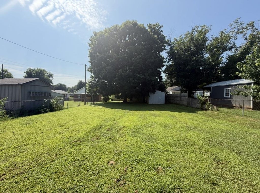 Photo of 1007 SW 14th Ave, Sheffield, AL 35660 (MLS # 529905)