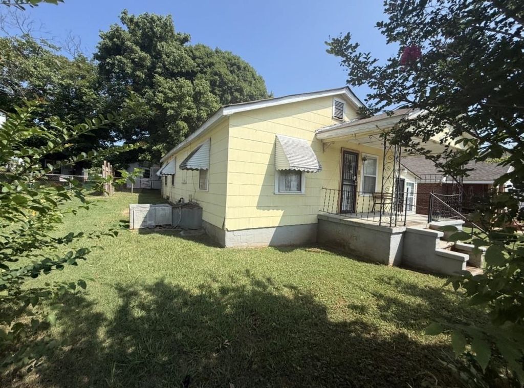 Photo of 1007 SW 14th Ave, Sheffield, AL 35660 (MLS # 529905)