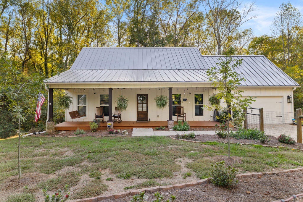 Photo of 1909 Erskine Dr, Florence, AL 35630 (MLS # 531875)