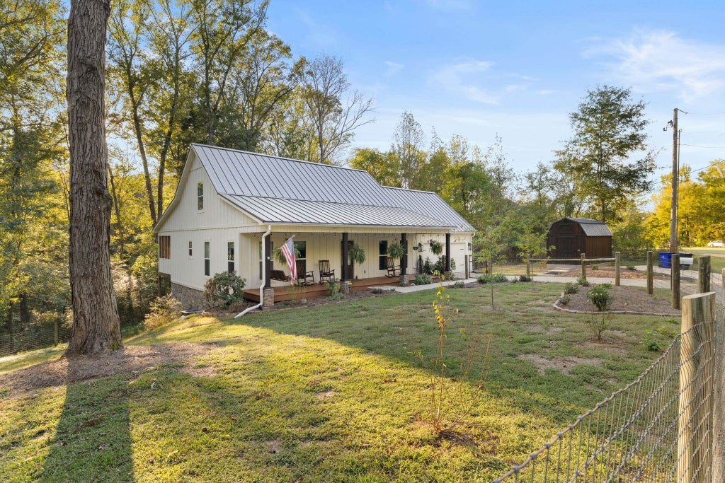 Photo of 1909 Erskine Dr, Florence, AL 35630 (MLS # 531875)