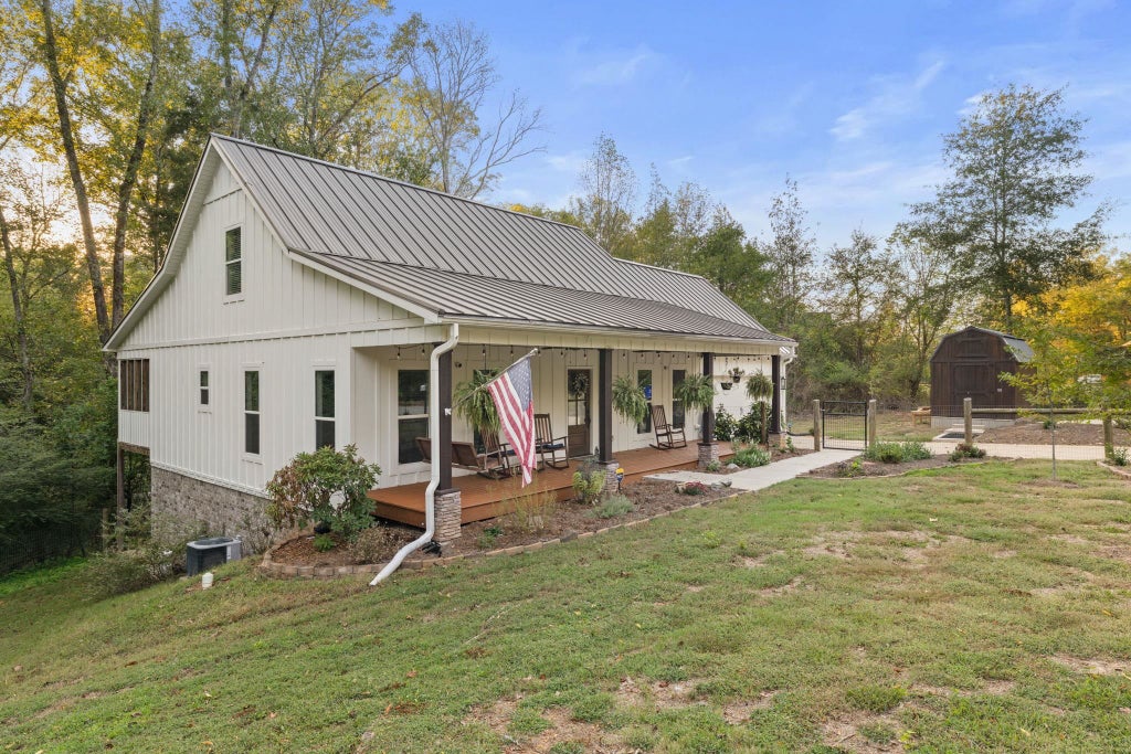 Photo of 1909 Erskine Dr, Florence, AL 35630 (MLS # 531875)