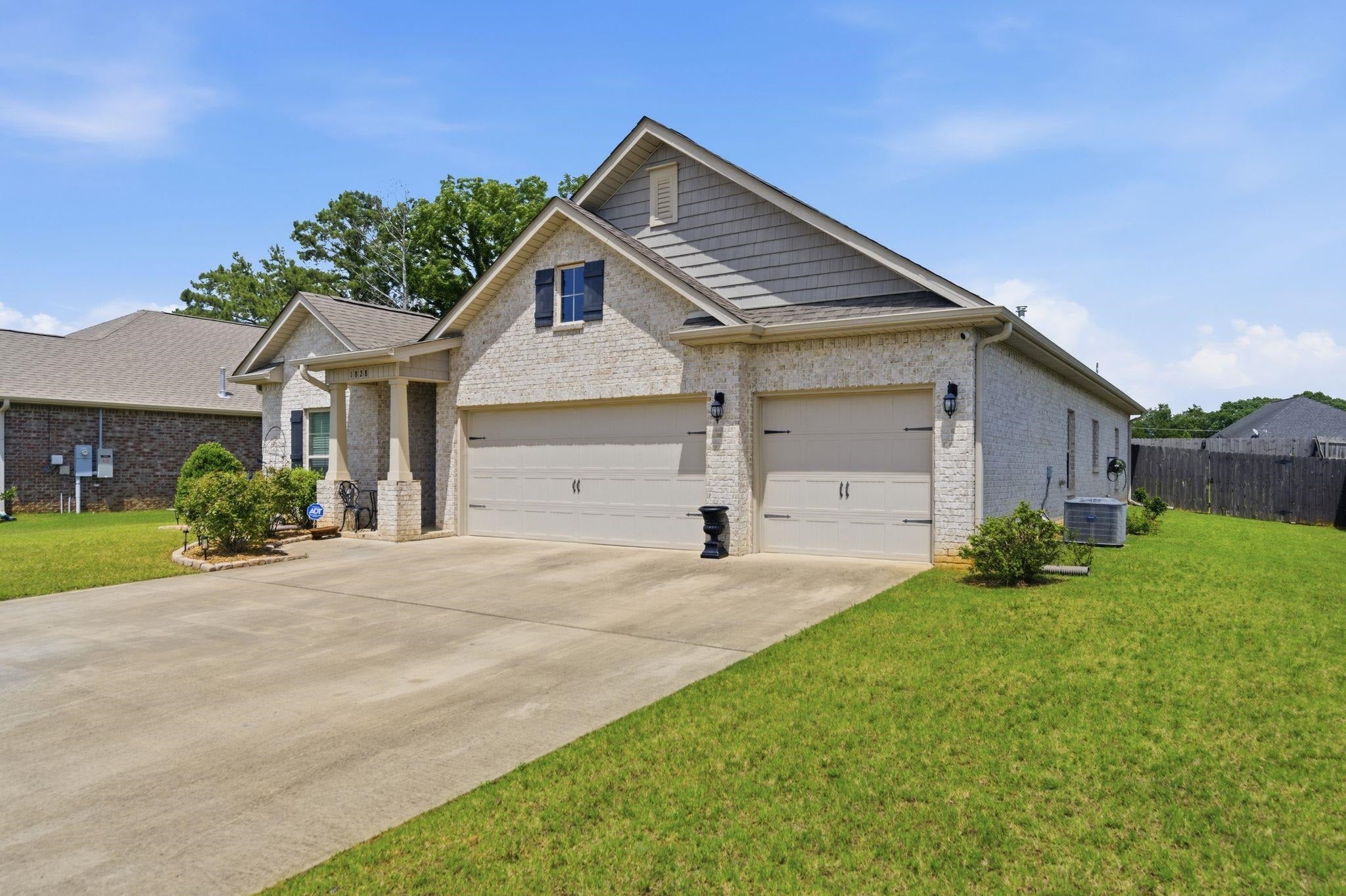 1828 Magnolia Ln SE