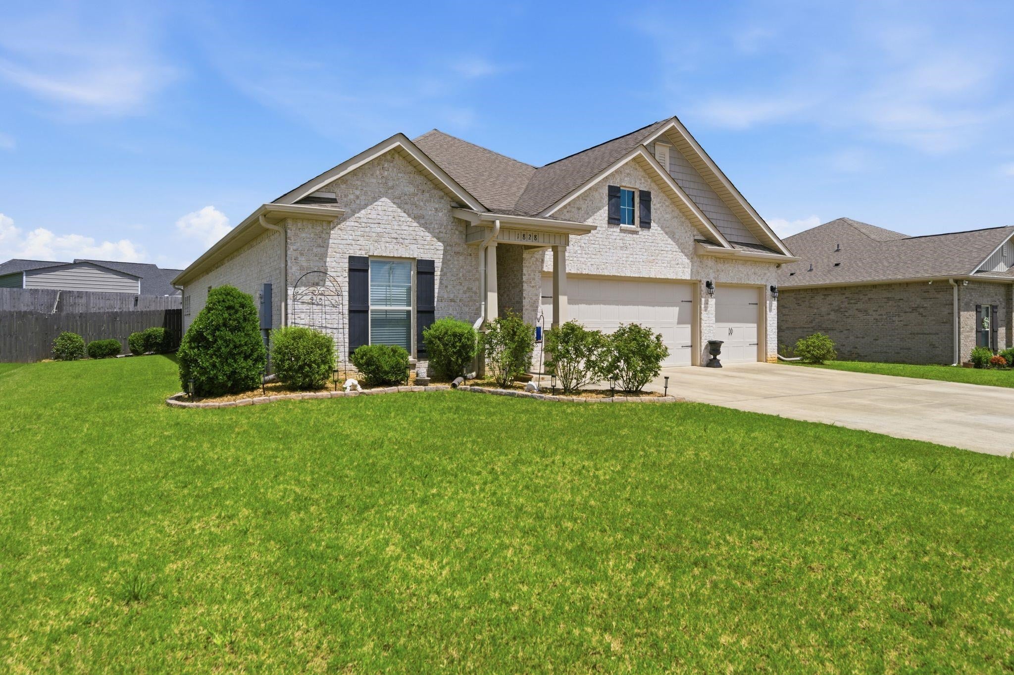 1828 Magnolia Ln SE