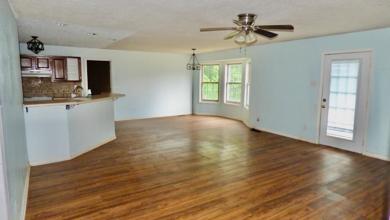2325 Poplar Creek Lp