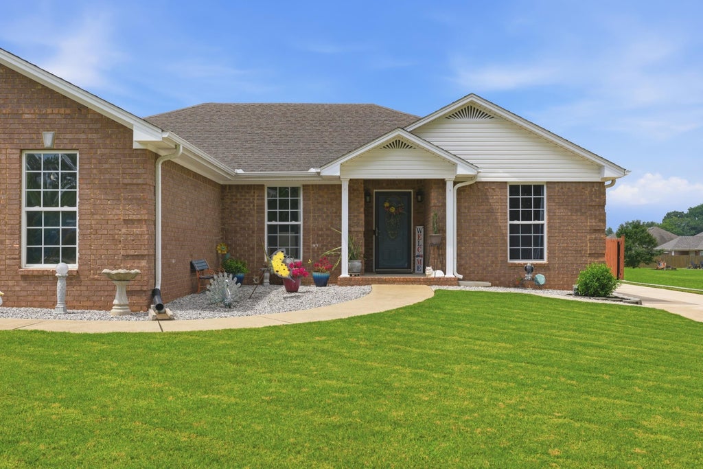Photo of 1654 Co Rd 393, Killen, AL 35645 (MLS # 529998)