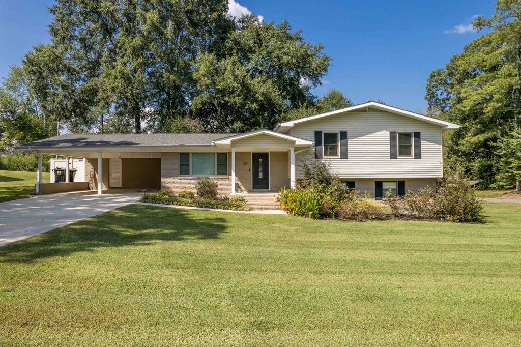 Photo of 729 Scenic Dr NE, Cullman, AL 35055 (MLS # 531066)