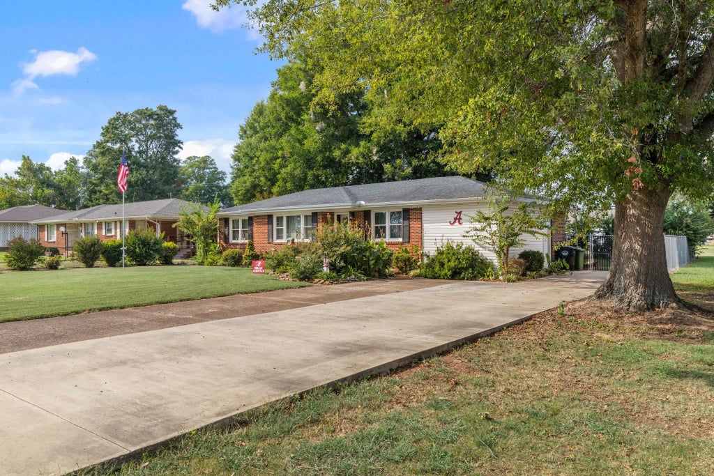 Photo of 505 Michigan Ave, Muscle Shoals, AL 35661 (MLS # 531492)