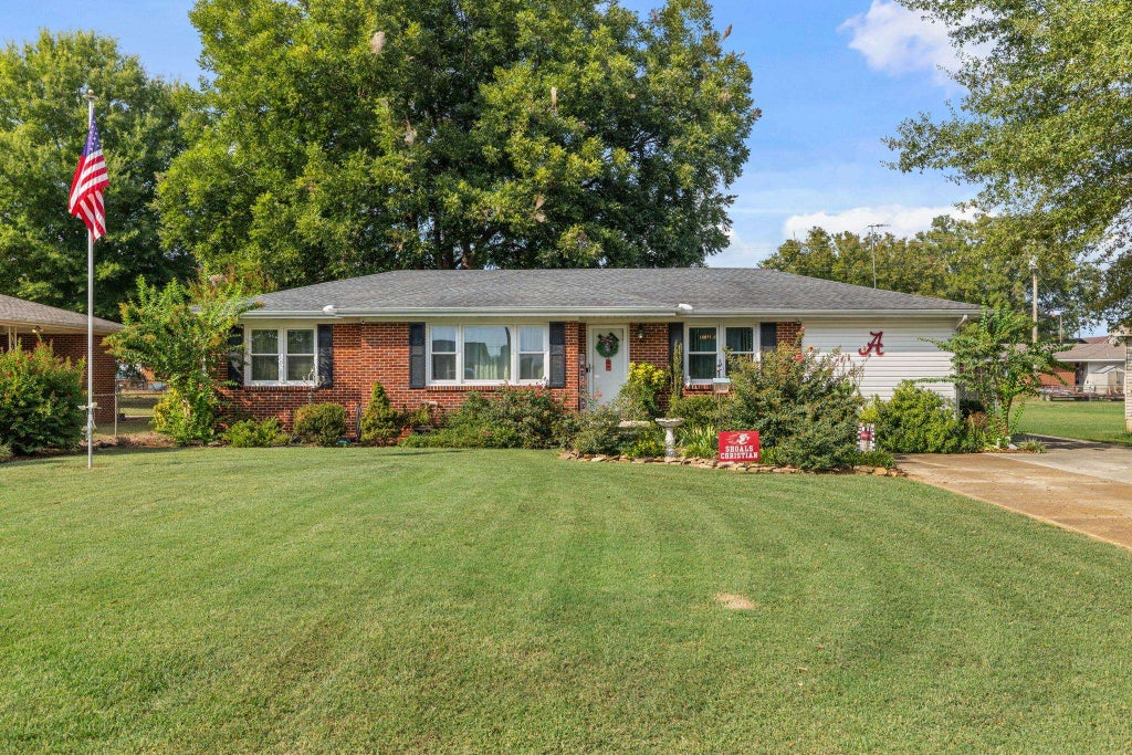 Photo of 505 Michigan Ave, Muscle Shoals, AL 35661 (MLS # 531492)