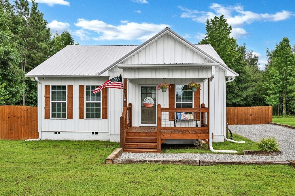 Photo of 717 Co Rd 794, Holly Pond, AL 35083 (MLS # 530083)
