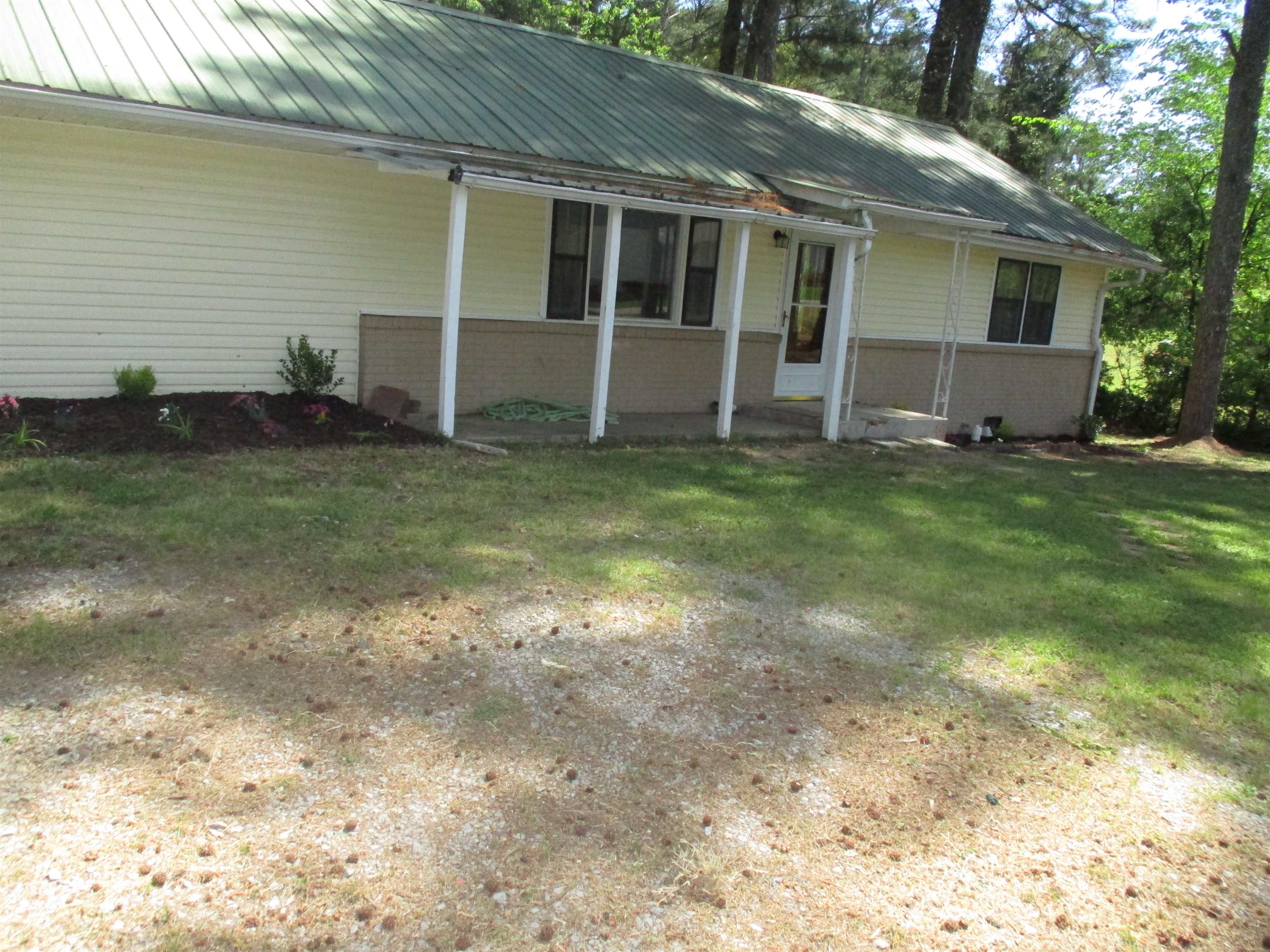 206 Piney Point Dr NW