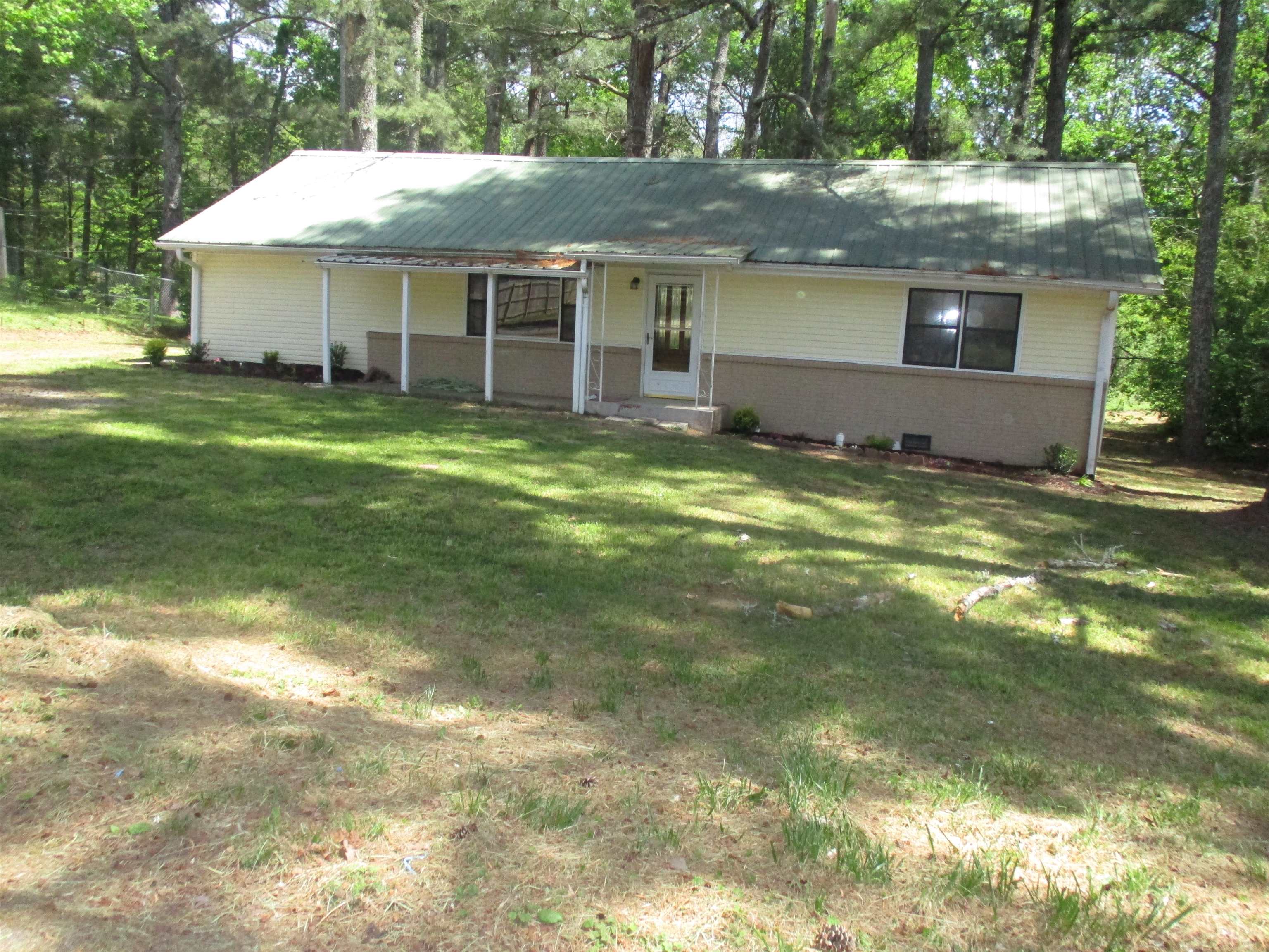 206 Piney Point Dr NW
