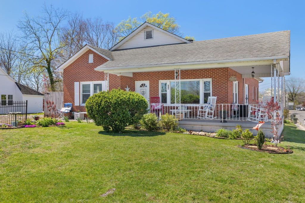Photo of 215 S Military Ave, Lawrenceburg, TN 38464 (MLS # 529436)