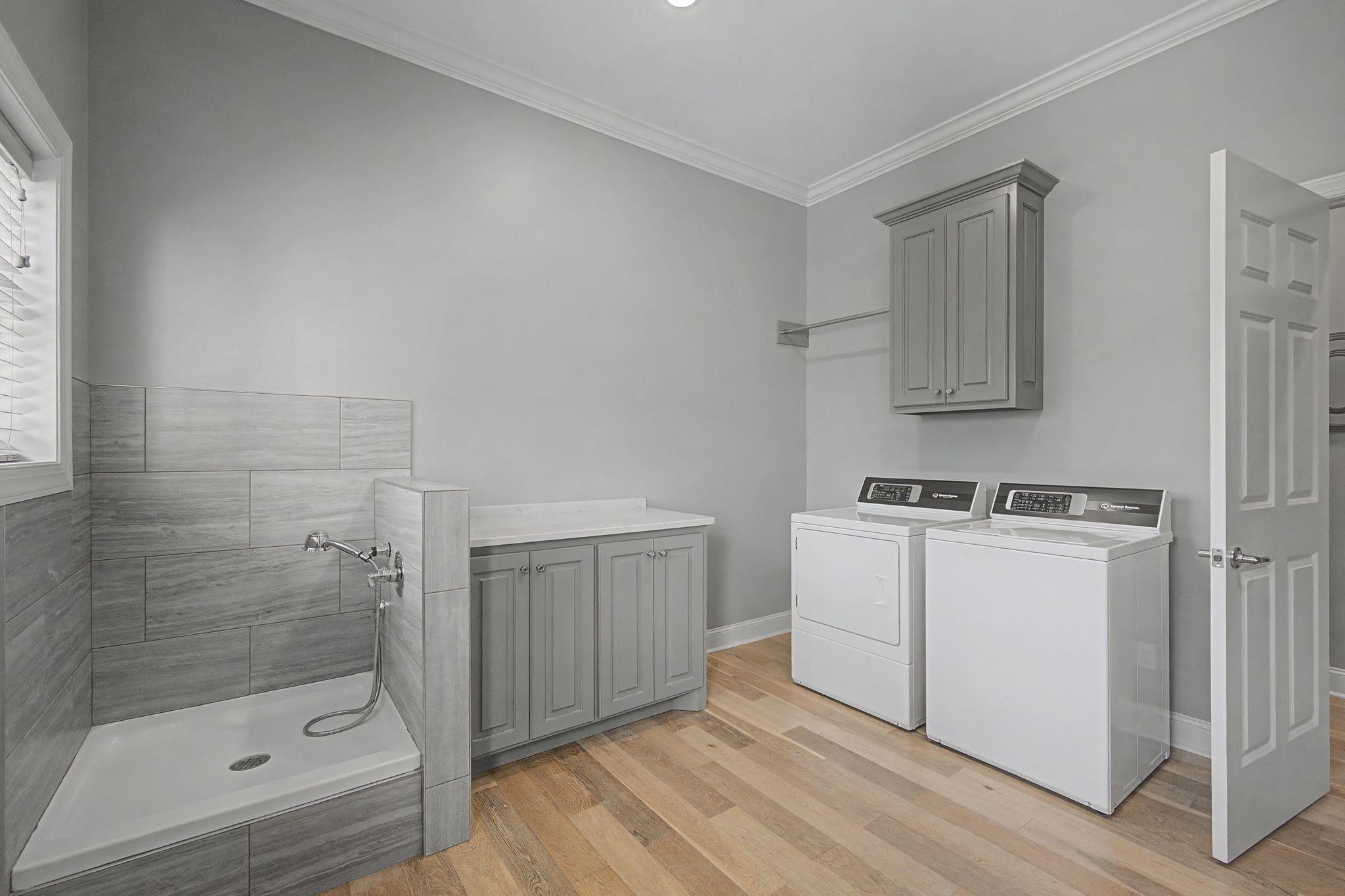 Florence, Alabama, 35634, United States, 3 Bedrooms Bedrooms, ,4 BathroomsBathrooms,Residential,Active,2022990