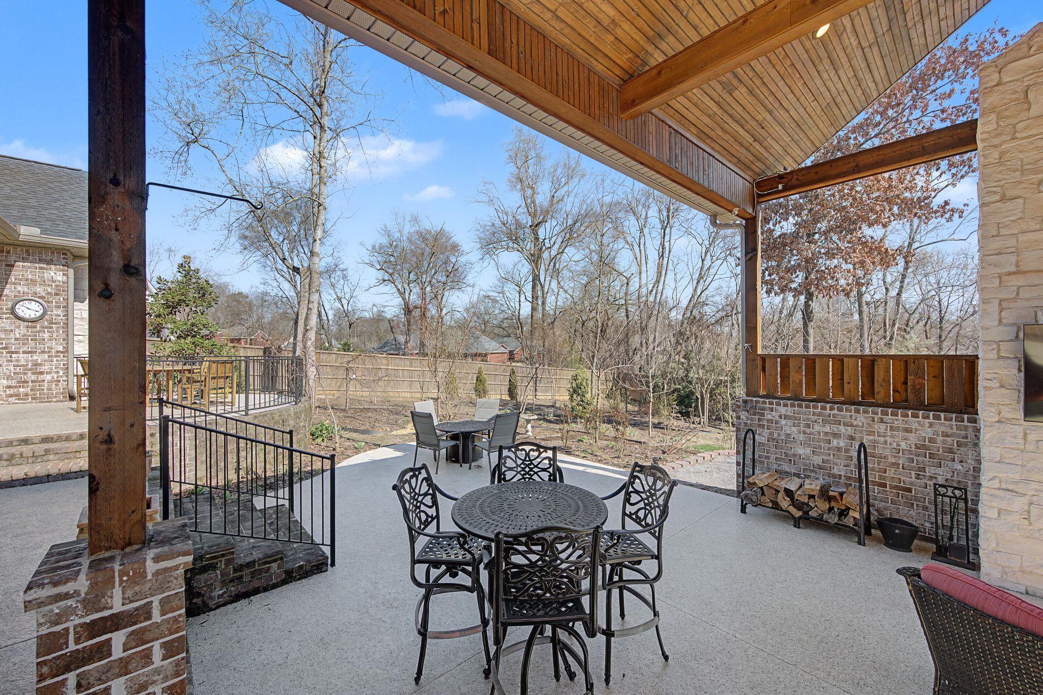 Florence, Alabama, 35634, United States, 3 Bedrooms Bedrooms, ,4 BathroomsBathrooms,Residential,Active,2022990