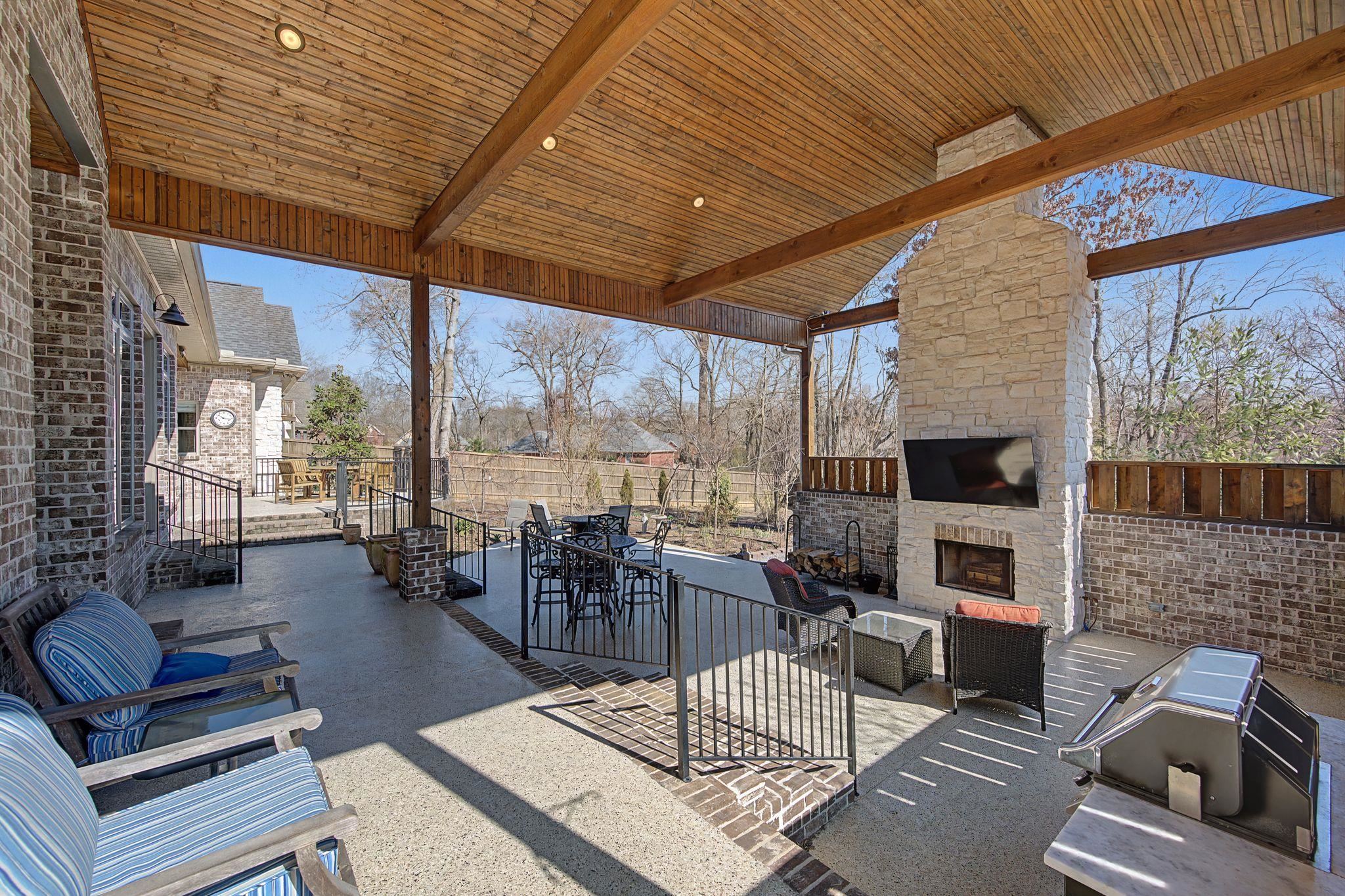 Florence, Alabama, 35634, United States, 3 Bedrooms Bedrooms, ,4 BathroomsBathrooms,Residential,Active,2022990