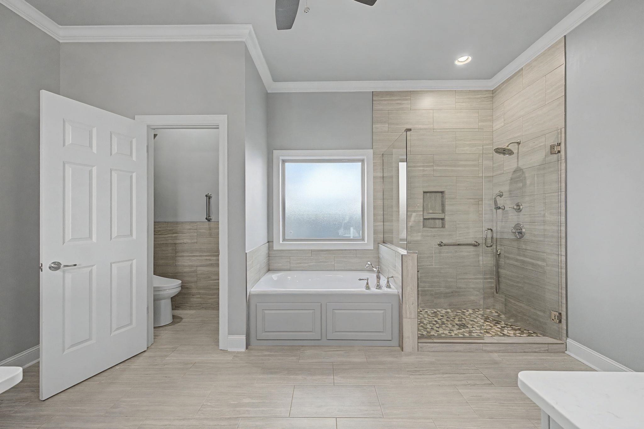 Florence, Alabama, 35634, United States, 3 Bedrooms Bedrooms, ,4 BathroomsBathrooms,Residential,Active,2022990
