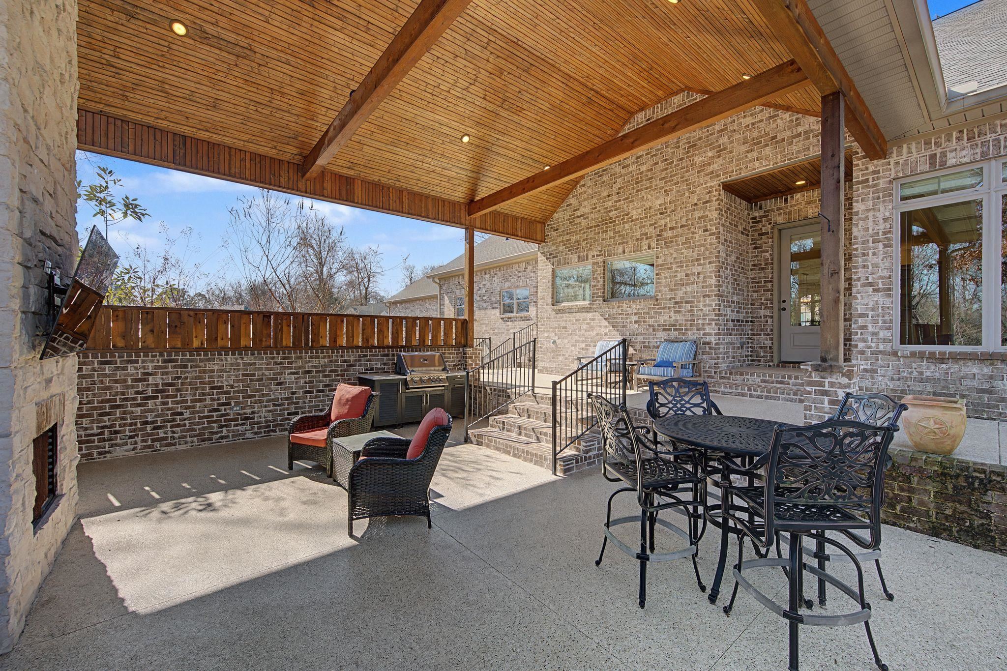 Florence, Alabama, 35634, United States, 3 Bedrooms Bedrooms, ,4 BathroomsBathrooms,Residential,Active,2022990