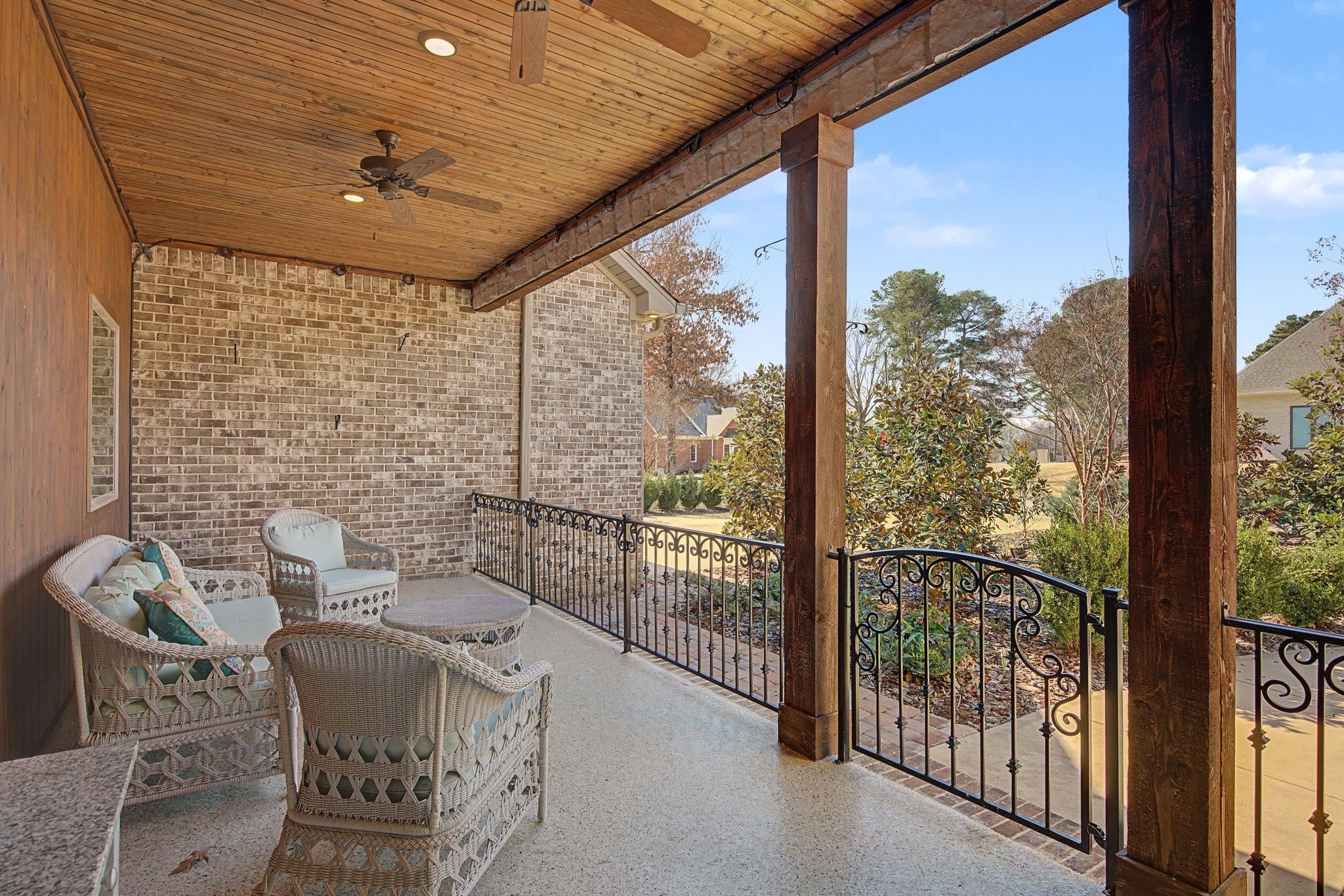 Florence, Alabama, 35634, United States, 3 Bedrooms Bedrooms, ,4 BathroomsBathrooms,Residential,Active,2022990