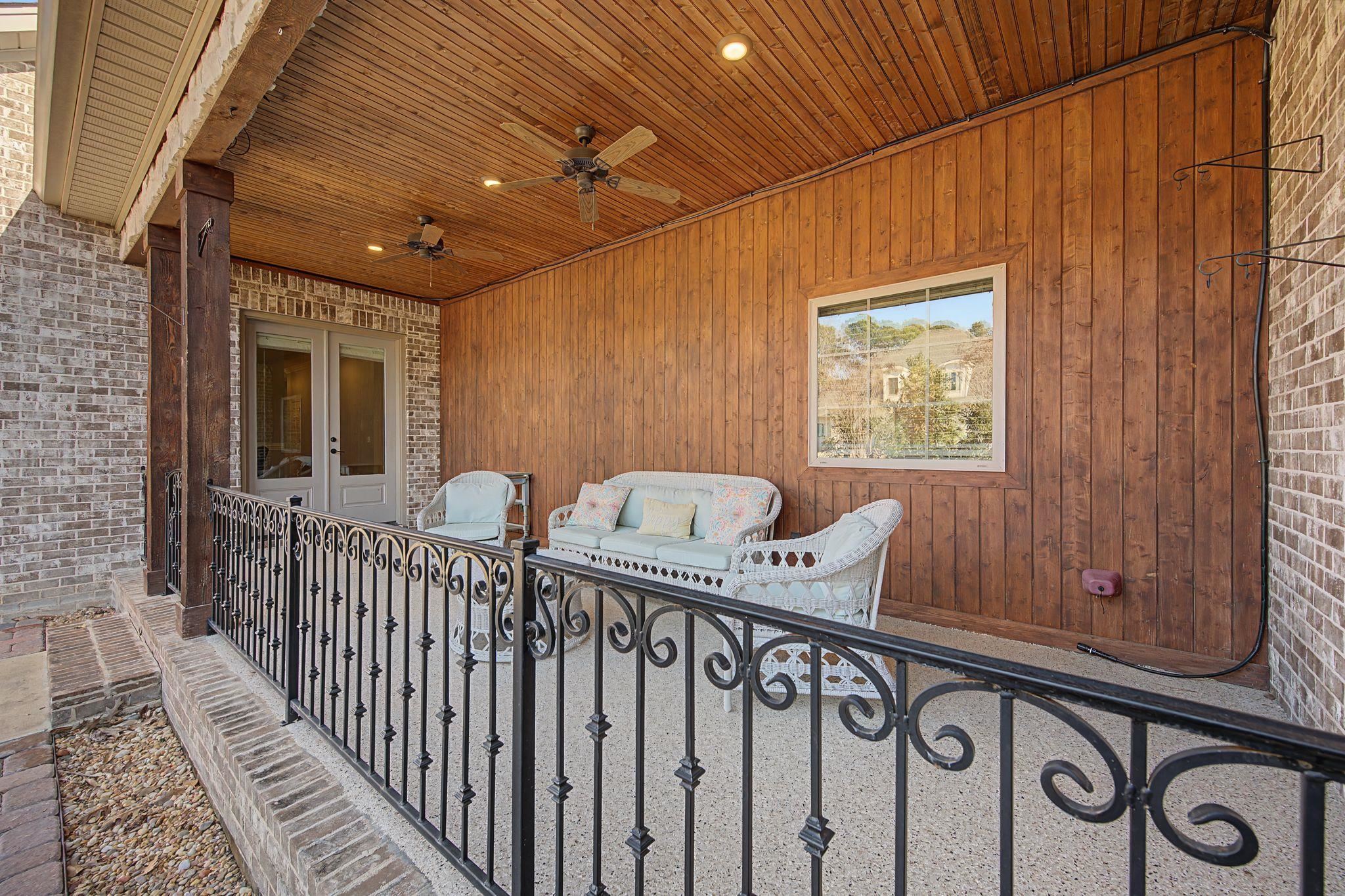 Florence, Alabama, 35634, United States, 3 Bedrooms Bedrooms, ,4 BathroomsBathrooms,Residential,Active,2022990