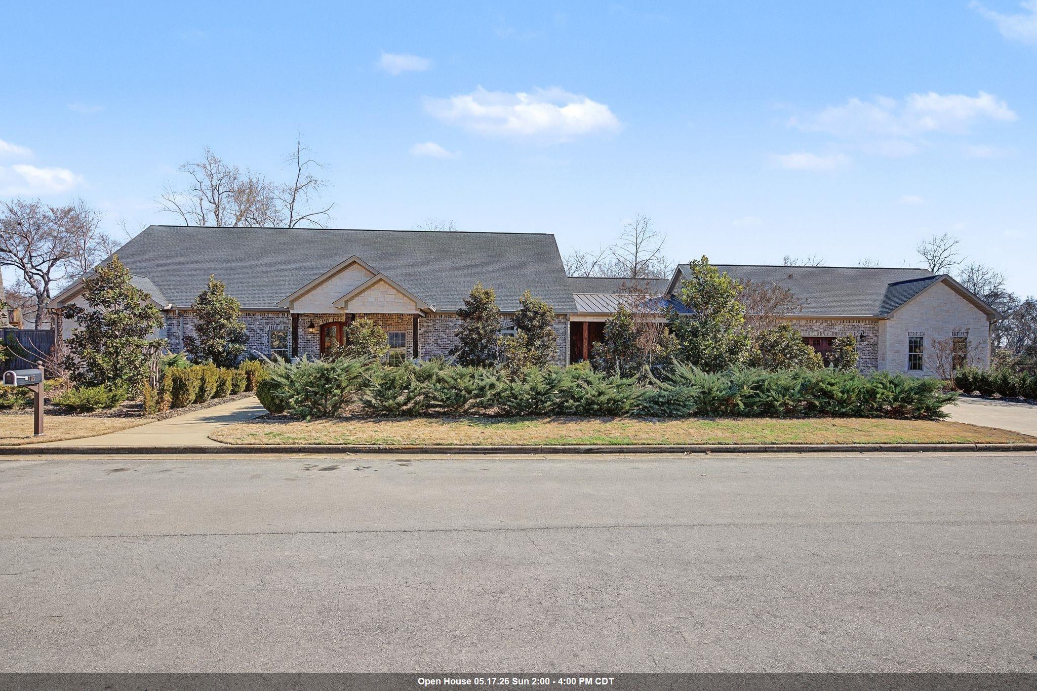 Florence, Alabama, 35634, United States, 3 Bedrooms Bedrooms, ,4 BathroomsBathrooms,Residential,Active,2022990