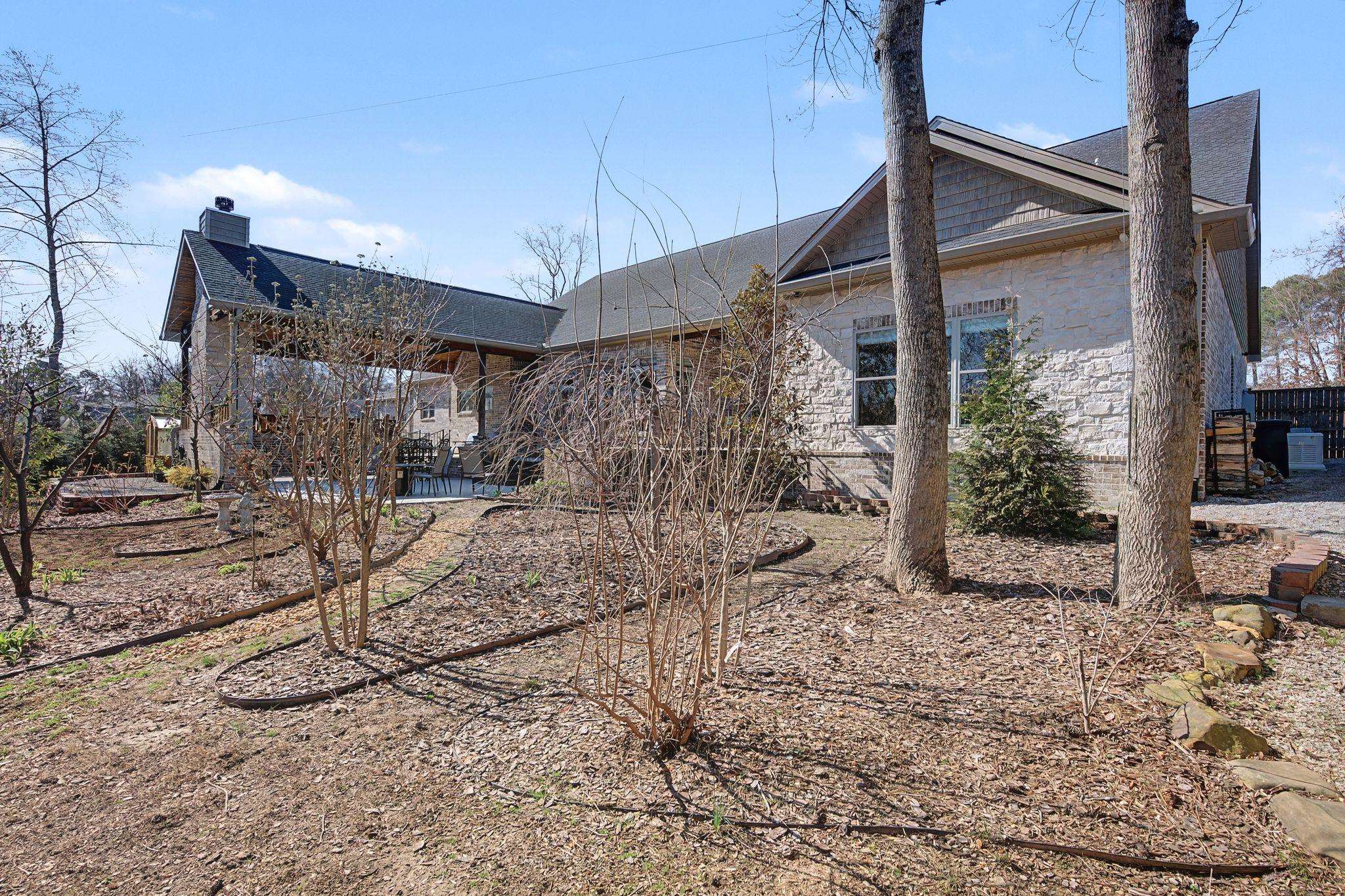 Florence, Alabama, 35634, United States, 3 Bedrooms Bedrooms, ,4 BathroomsBathrooms,Residential,Active,2022990