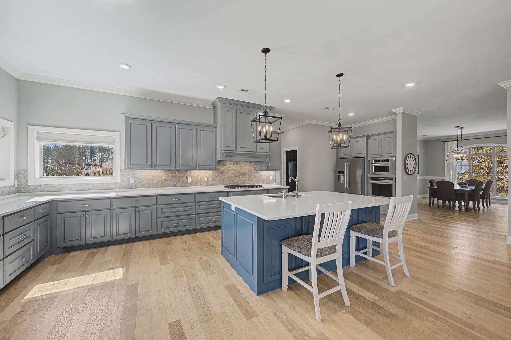 Florence, Alabama, 35634, United States, 3 Bedrooms Bedrooms, ,4 BathroomsBathrooms,Residential,Active,2022990