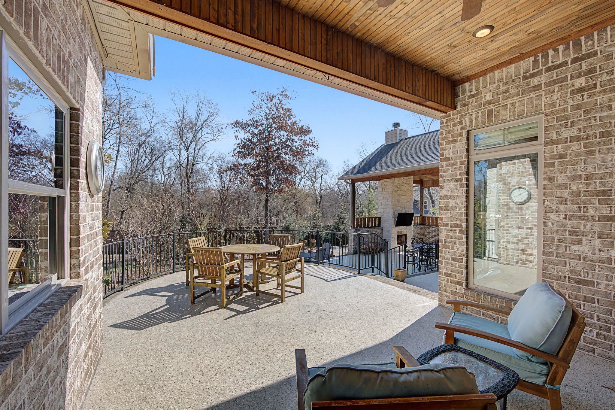 Florence, Alabama, 35634, United States, 3 Bedrooms Bedrooms, ,4 BathroomsBathrooms,Residential,Active,2022990
