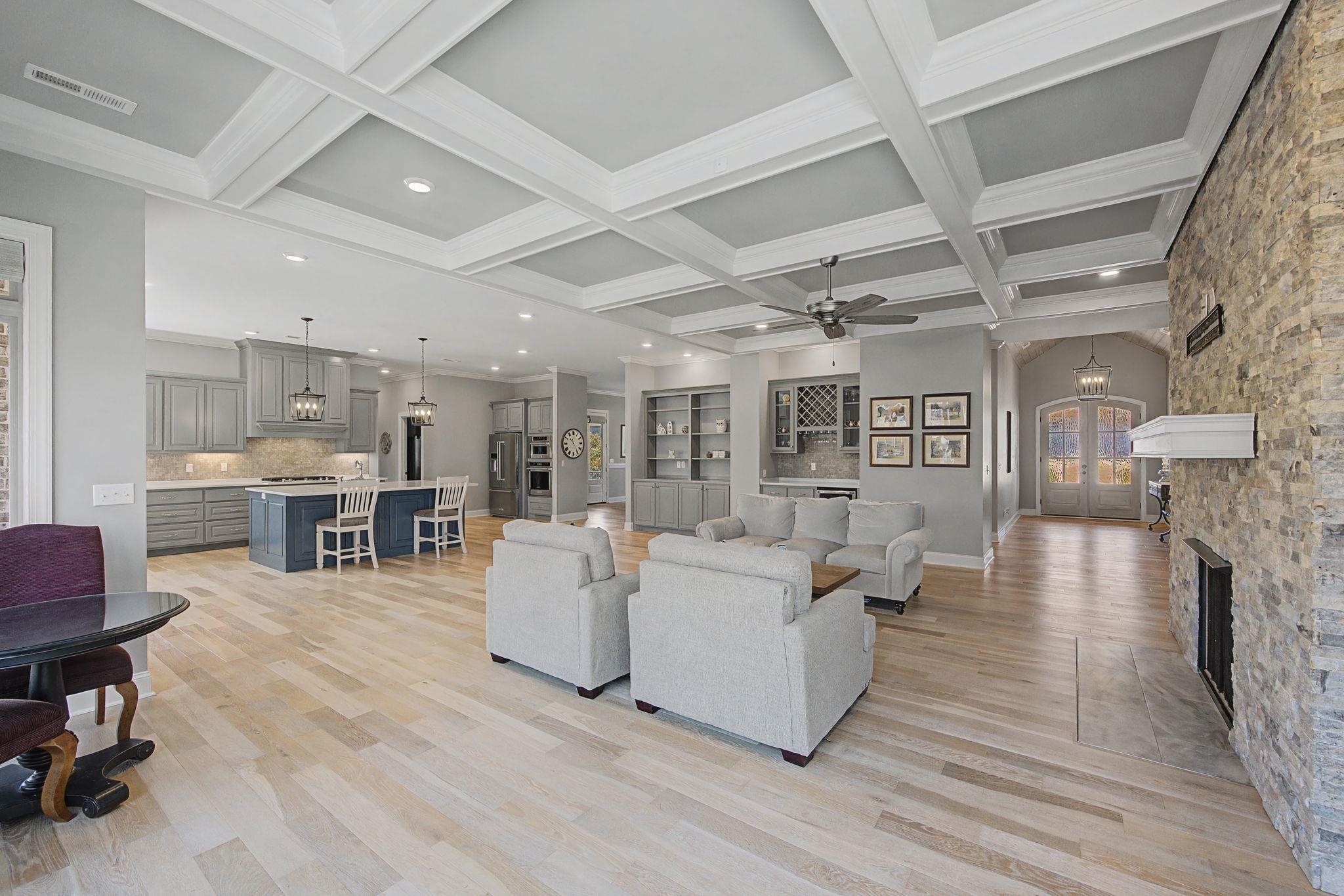 Florence, Alabama, 35634, United States, 3 Bedrooms Bedrooms, ,4 BathroomsBathrooms,Residential,Active,2022990