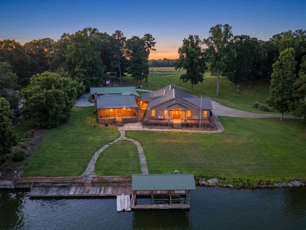 Photo of 10008 Motter Dr, Athens, AL 35611 (MLS # 529826)