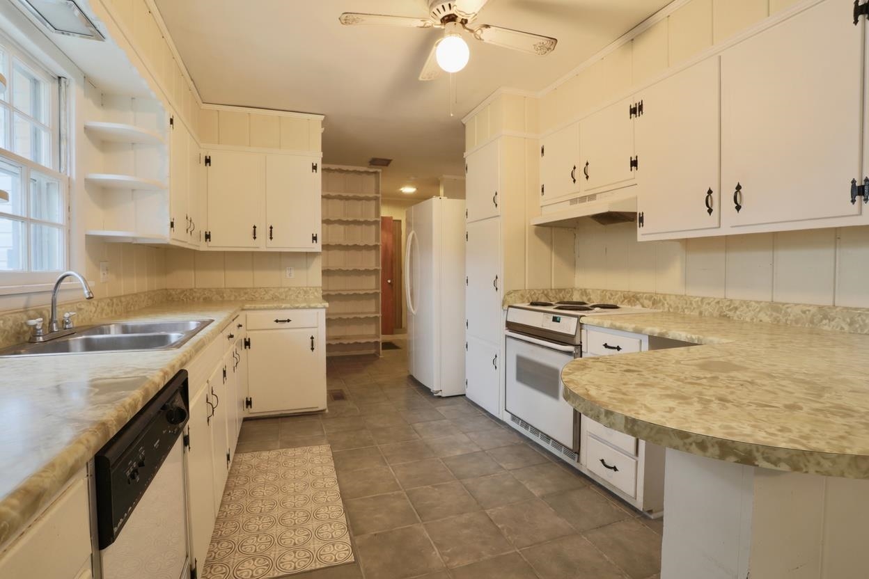 1208 Rickwood Rd - Photo 2