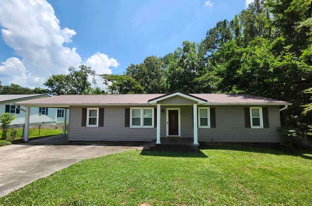Photo of 1546 Willow St SW, Cullman, AL 35055 (MLS # 529498)
