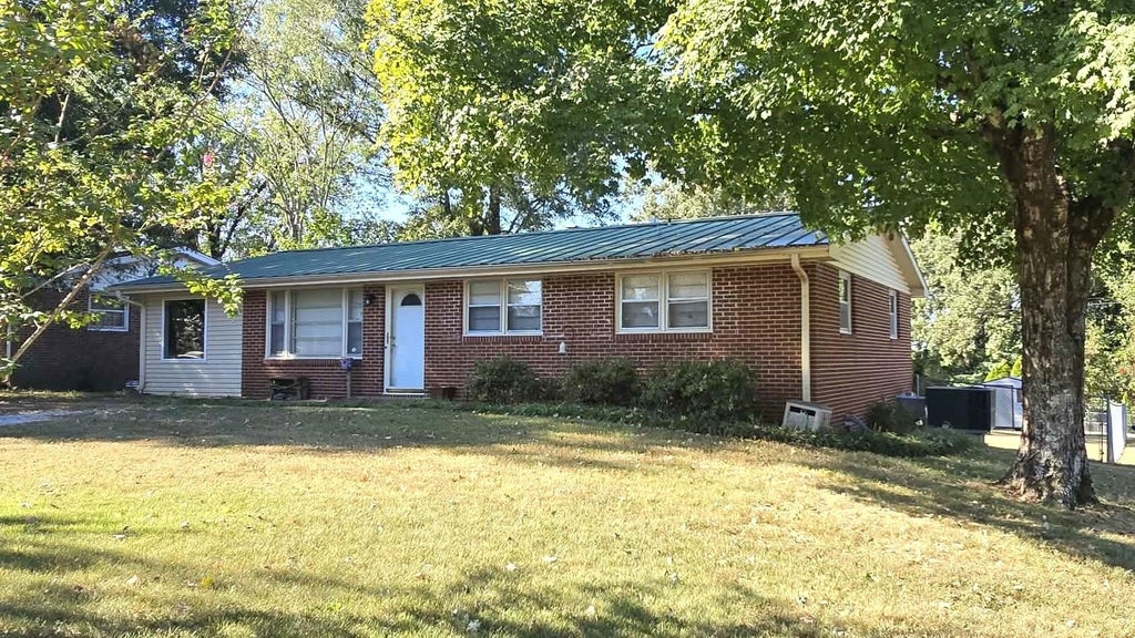 Photo of 421 N Patton St, Florence, AL 35630 (MLS # 531728)