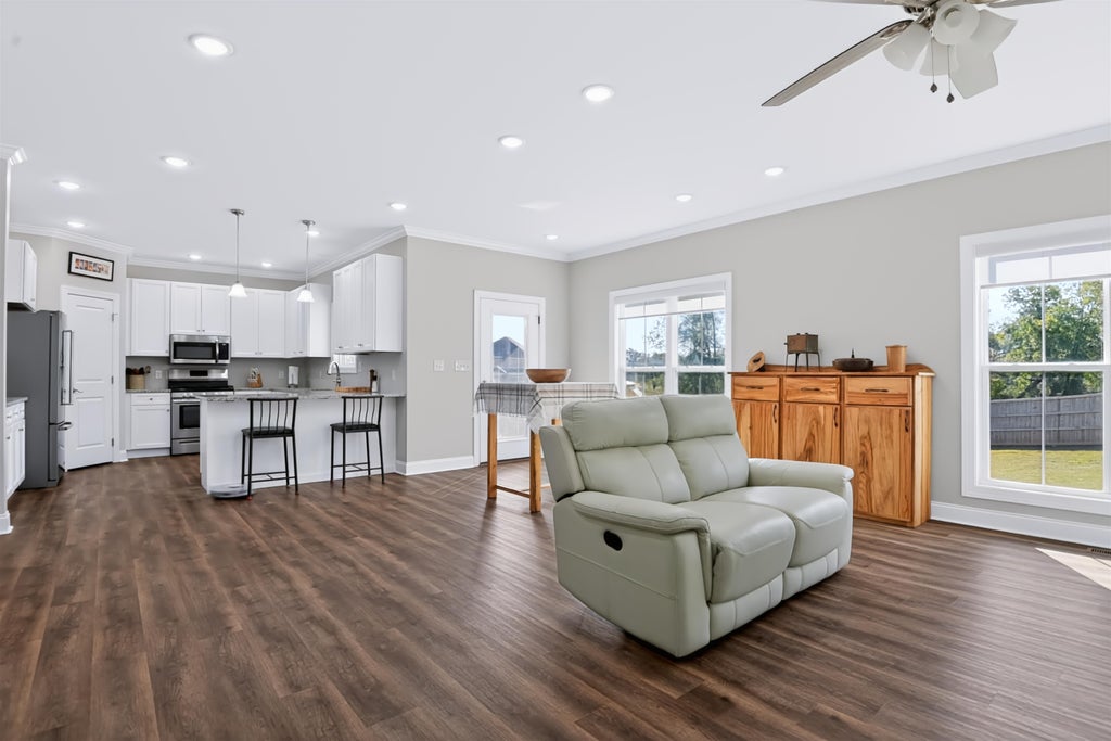 Photo of 20 Eastwood Ln, Killen, AL 35645 (MLS # 531820)