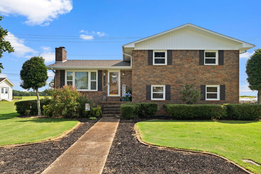 Photo of 300 Monroe Ave, Muscle Shoals, AL 35661 (MLS # 530998)